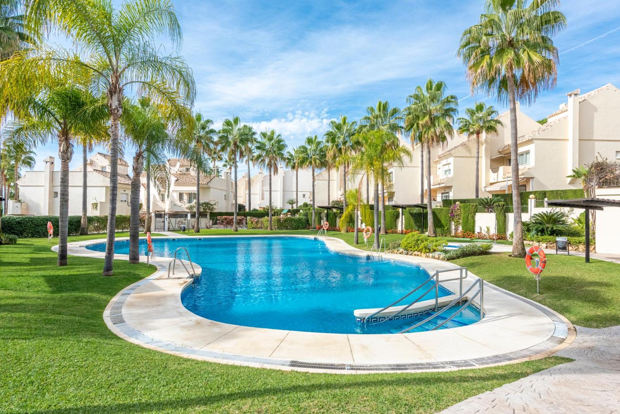 El Arenal Townhouse By The Beach With Swimming Pool - Eaw Homes Marbella Esterno foto